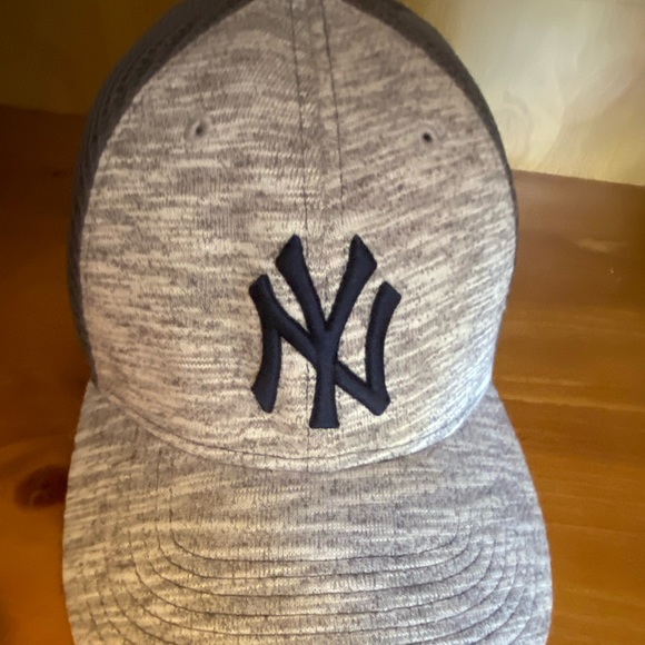 NYY fitted hat - Picture 2 of 4